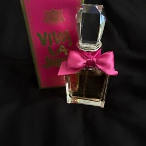 🎀 Juicy Couture “Viva La Juicy” Perfume 🎀